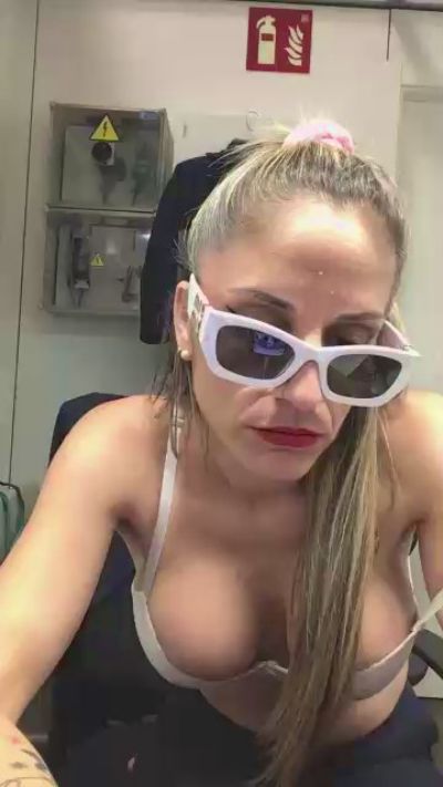 Velvetemptation live cam on Cam4