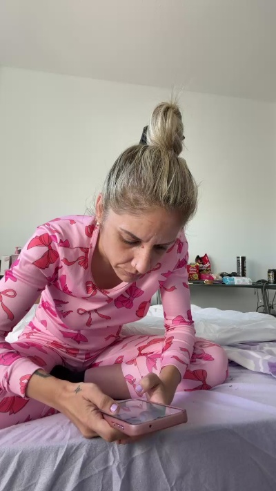 Velvetemptation live cam on Cam4