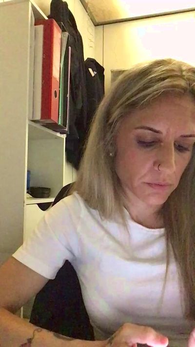 Velvetemptation live cam on Cam4