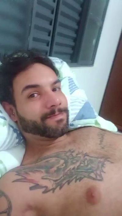 Vemquente09 live cam on Cam4
