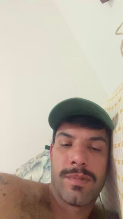 Vemquente09 live cam on Cam4