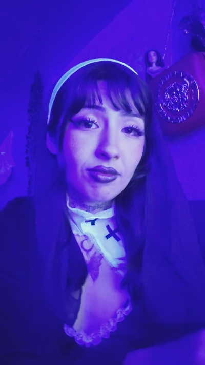 Venom_Doll live cam on Cam4