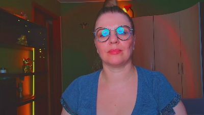 VeronnikaG live cam on Cam4