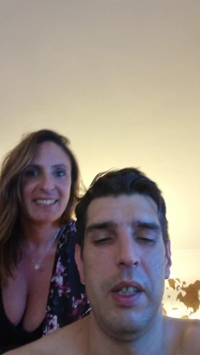 Vic_shelter live cam on Cam4