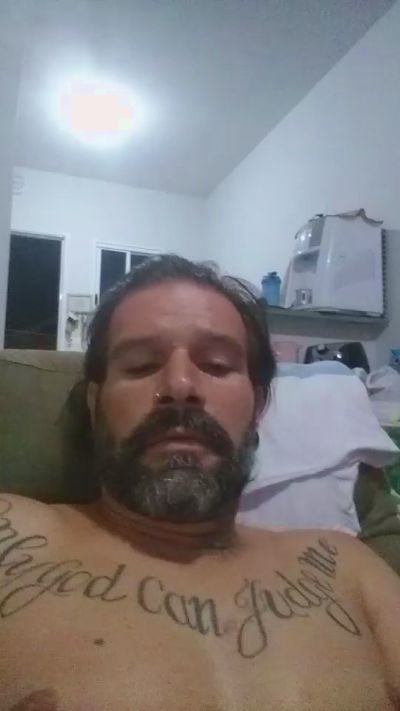 Vichugo777 live cam on Cam4
