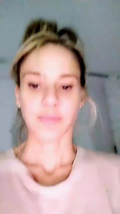 Viciosilla85 live cam on Cam4