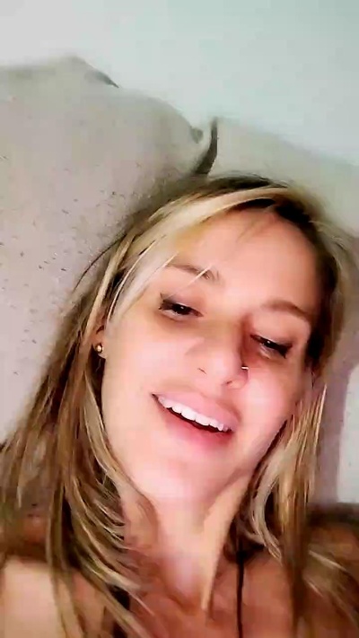 Viciosilla85 live cam on Cam4
