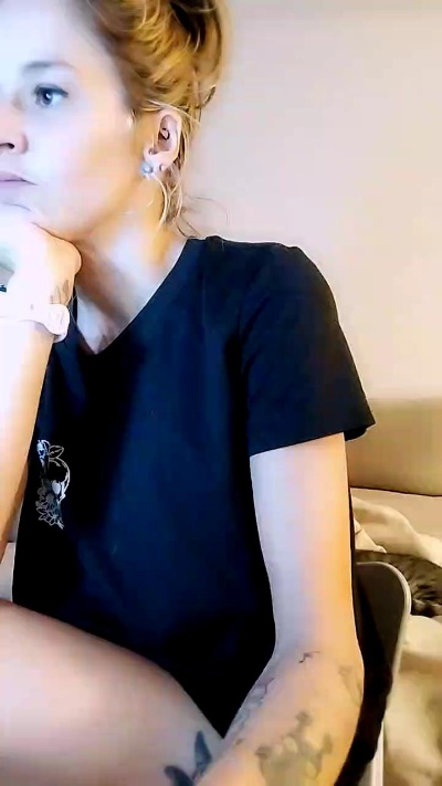 Viciosilla85 live cam on Cam4