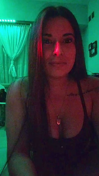 Vicky2032 live cam on Cam4