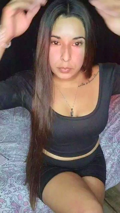 Vicky2032 live cam on Cam4