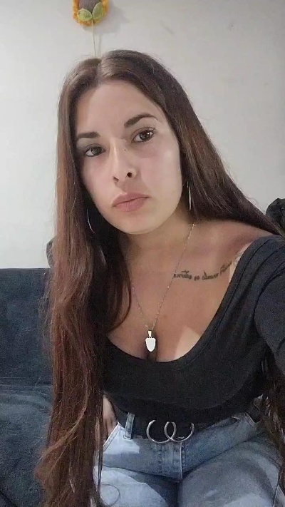 Vicky2032 live cam on Cam4