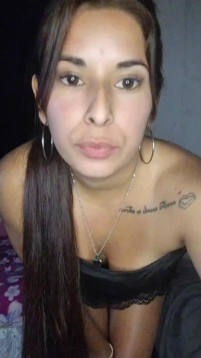 Vicky2032 live cam on Cam4