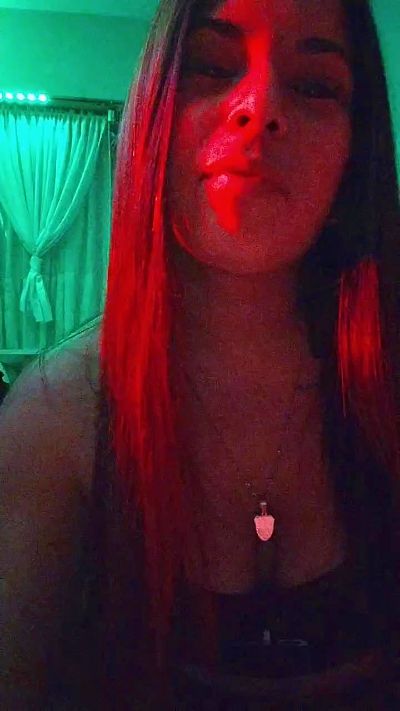 Vicky2032 live cam on Cam4