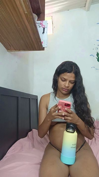 Vickyhot556 live cam on Cam4