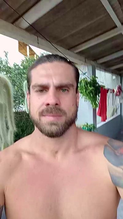 Victor2033 live cam on Cam4