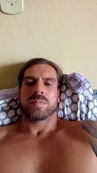 Victor2033 live cam on Cam4