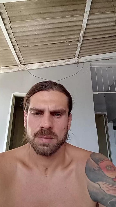 Victor2033 live cam on Cam4