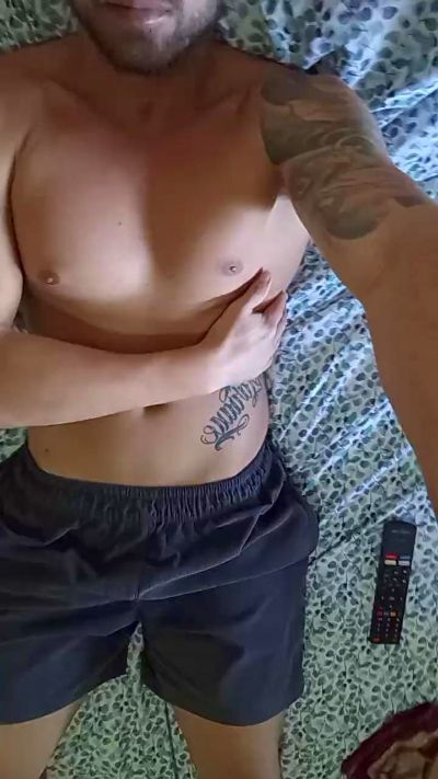 Victor2033 live cam on Cam4