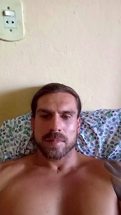 Victor2033 live cam on Cam4