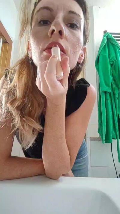 Victoria356 live cam on Cam4