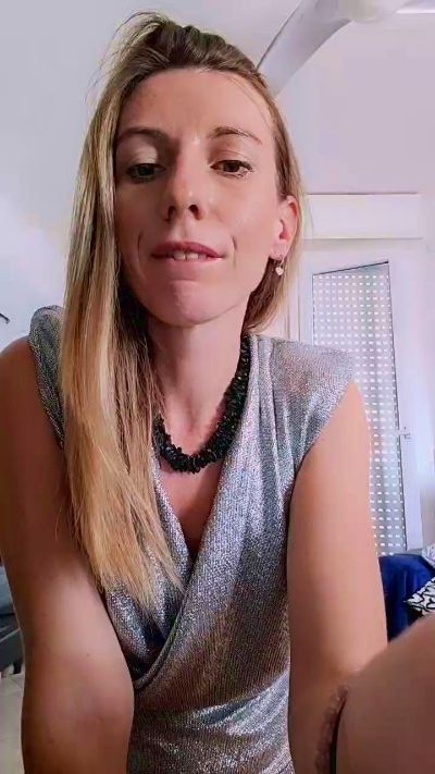 Victoria356 live cam on Cam4