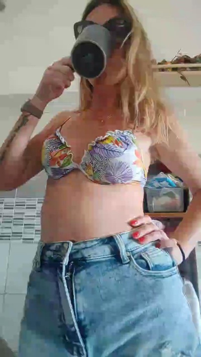 Victoria356 live cam on Cam4