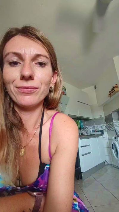 Victoria356 live cam on Cam4