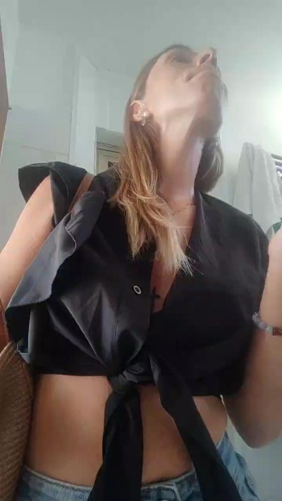 Victoria356 live cam on Cam4