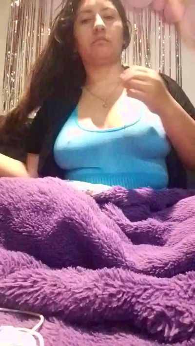 Viki23 live cam on Cam4