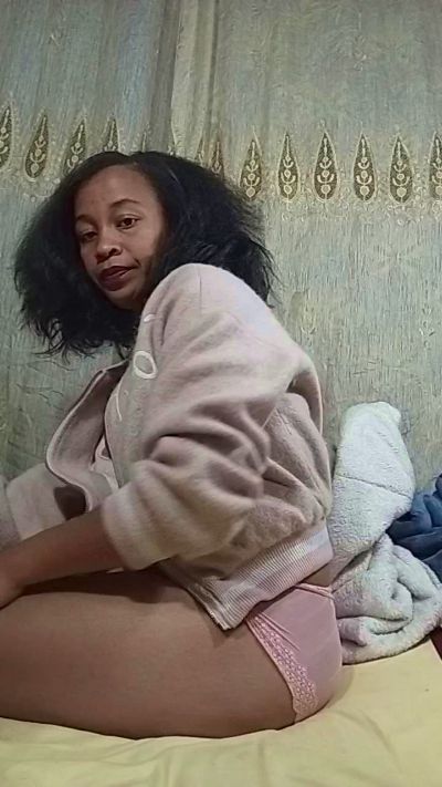 Vinah live cam on Cam4