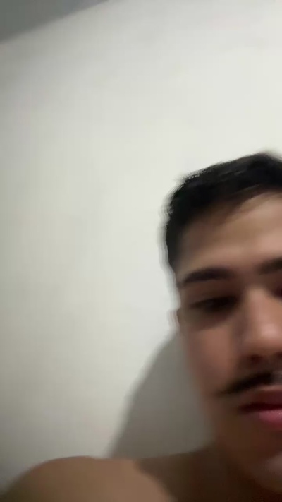 Vinibc75 live cam on Cam4