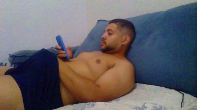 ViniciusDot live cam on Cam4