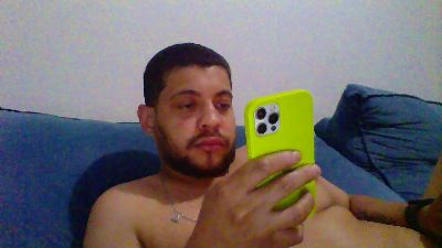 ViniciusDot live cam on Cam4