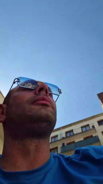 Vinssou92 live cam on Cam4
