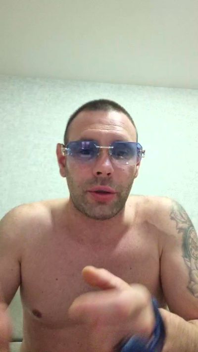 Vinssou92 live cam on Cam4