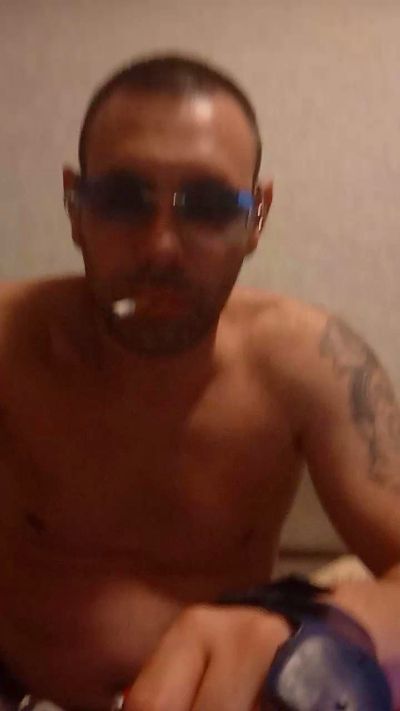 Vinssou92 live cam on Cam4
