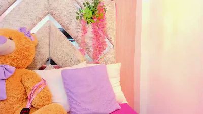 VioletBloom live cam on Cam4