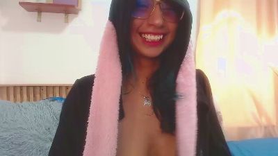 Violet_2003 live cam on Cam4