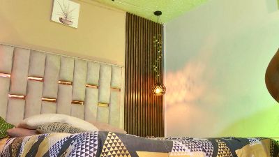 Violethhot28 live cam on Cam4