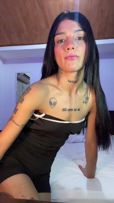 Vixey_Bloom live cam on Cam4