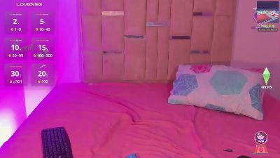 Vixey_Bloom live cam on Cam4