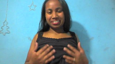 Voarisoaaaaa0 live cam on Cam4