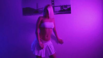WakeWakee live cam on Cam4