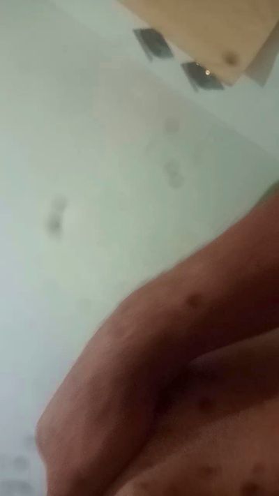Wellingthon1 live cam on Cam4