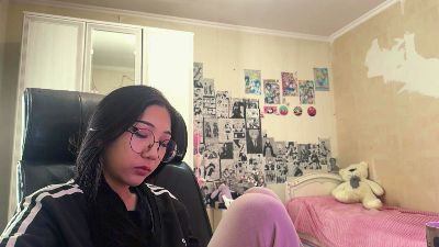 WenonaBouza live cam on Cam4