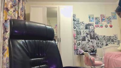 WenonaBouza live cam on Cam4