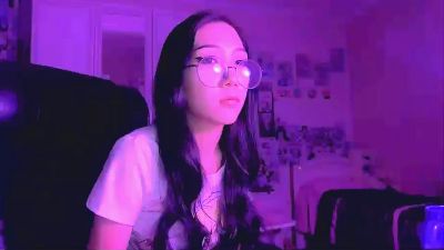 WenonaBouza live cam on Cam4