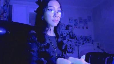 WenonaBouza live cam on Cam4