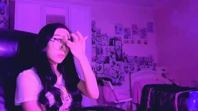 WenonaBouza live cam on Cam4