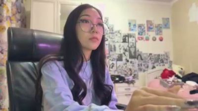 WenonaBouza live cam on Cam4